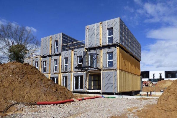 En Ille-et-Vilaine, un bâtiment d’habitation collectif en containers prend forme  - Batiweb